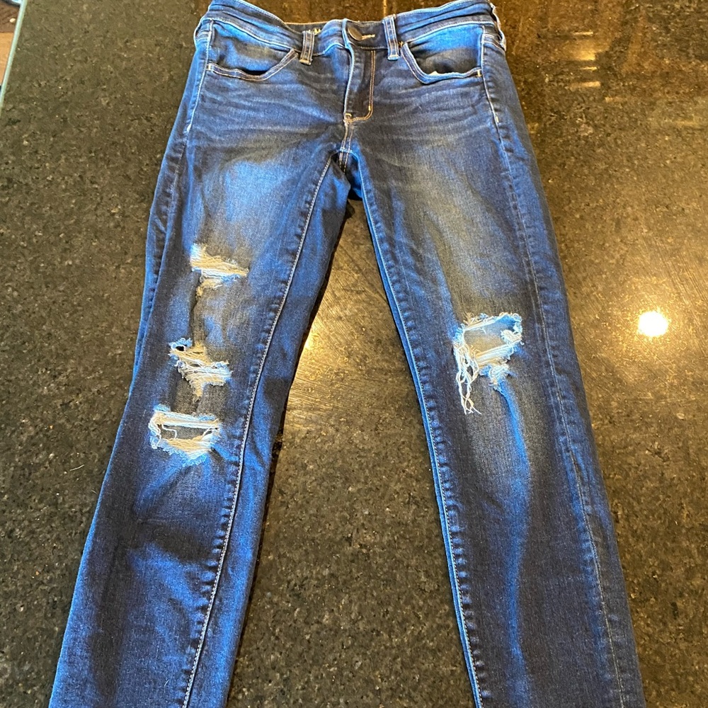 American eagle size 6 ripped jeans